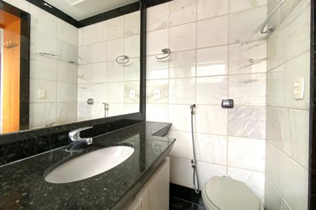 Apartamento à venda com 121m², 4 quartos e 2 vagasBanheiro da Suíte 1