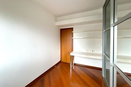 Apartamento à venda com 121m², 4 quartos e 2 vagasQuarto 2