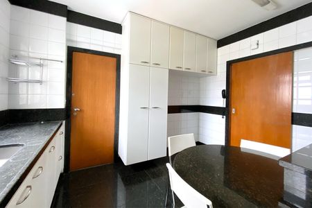 Apartamento à venda com 121m², 4 quartos e 2 vagasCozinha