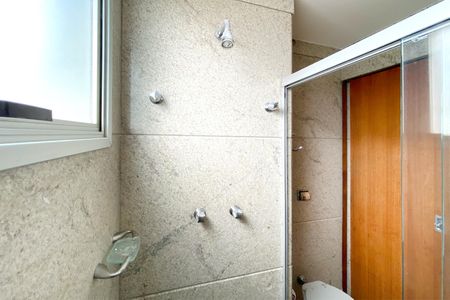 Apartamento à venda com 121m², 4 quartos e 2 vagasBanheiro