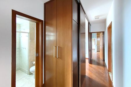 Apartamento à venda com 121m², 4 quartos e 2 vagasCorredor