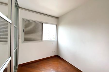 Apartamento à venda com 121m², 4 quartos e 2 vagasQuarto 2