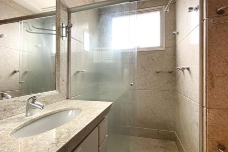 Apartamento à venda com 121m², 4 quartos e 2 vagasBanheiro