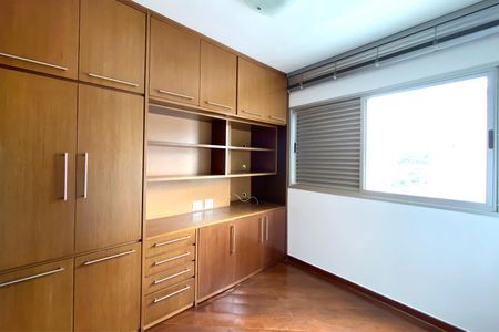 Apartamento à venda com 121m², 4 quartos e 2 vagasEscritório