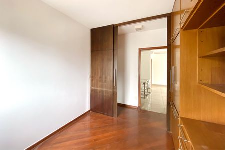 Apartamento à venda com 121m², 4 quartos e 2 vagasEscritório