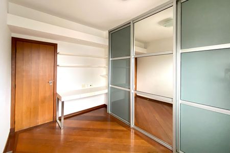 Apartamento à venda com 121m², 4 quartos e 2 vagasQuarto 2