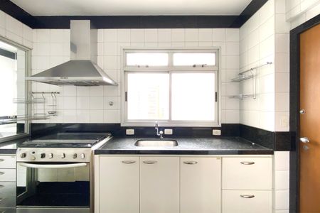 Apartamento à venda com 121m², 4 quartos e 2 vagasCozinha