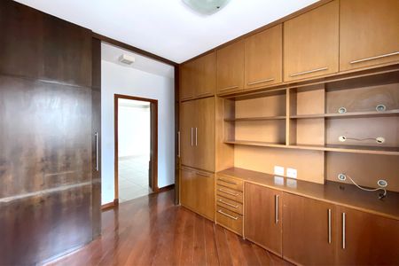 Apartamento à venda com 121m², 4 quartos e 2 vagasEscritório