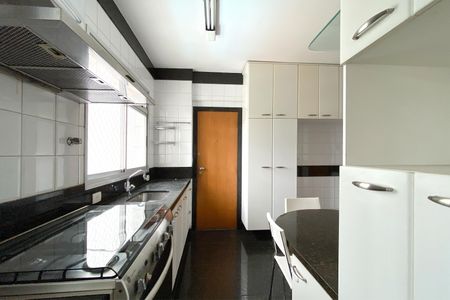 Apartamento à venda com 121m², 4 quartos e 2 vagasCozinha