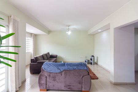 Casa à venda com 200m², 4 quartos e 3 vagasSala 