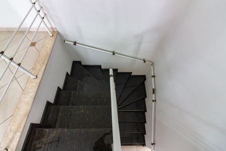 Casa à venda com 200m², 4 quartos e 3 vagasEscada