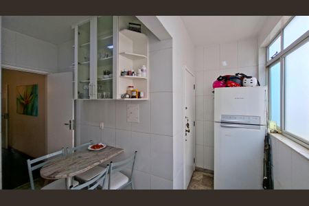 Apartamento para alugar com 131m², 3 quartos e 1 vagaCozinha e Área de Serviço