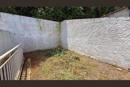 Quintal de casa para alugar com 2 quartos, 101m² em Jardim Colinas, Jacareí