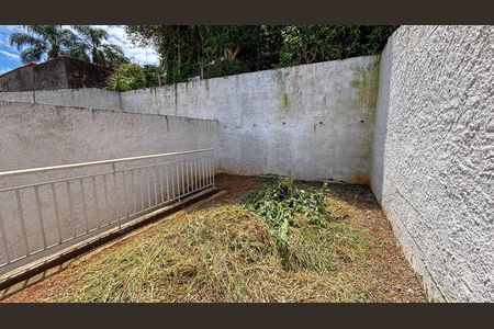 Quintal de casa para alugar com 2 quartos, 101m² em Jardim Colinas, Jacareí