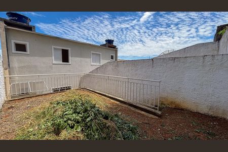 Quintal de casa para alugar com 2 quartos, 101m² em Jardim Colinas, Jacareí