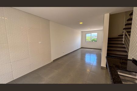 Casa para alugar com 101m², 2 quartos e 2 vagasCozinha