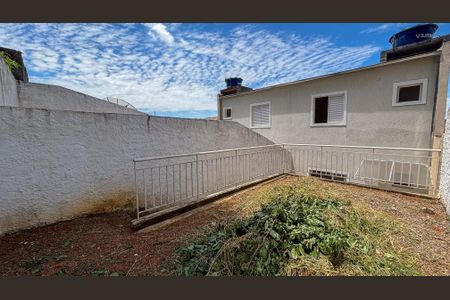 Casa para alugar com 101m², 2 quartos e 2 vagasQuintal