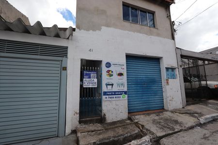 Casa para alugar com 80m², 2 quartos e sem vagaFachada
