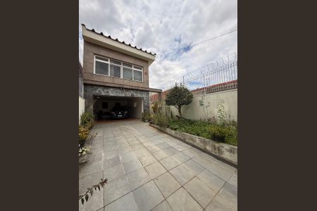 Casa à venda com 191m², 2 quartos e 6 vagasFoto 01
