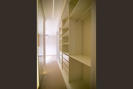 Closet da suíte 1 de casa de condomínio para alugar com 3 quartos, 165m² em Itaici, Indaiatuba