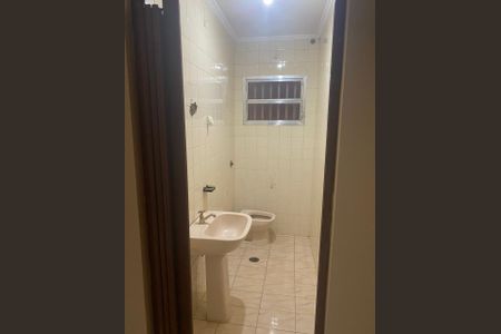 Casa à venda com 200m², 4 quartos e 2 vagas Casa à venda com 200m², 4 quartos e 2 vagasBanheiro