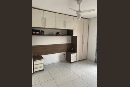 Casa à venda com 200m², 4 quartos e 2 vagas Casa à venda com 200m², 4 quartos e 2 vagasQuarto