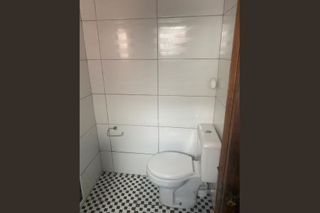 Casa à venda com 200m², 4 quartos e 2 vagas Casa à venda com 200m², 4 quartos e 2 vagasBanheiro