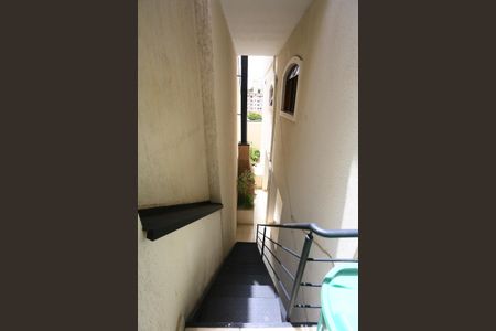 Casa à venda com 280m², 2 quartos e 2 vagasEscada