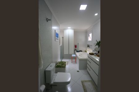 Casa à venda com 280m², 2 quartos e 2 vagasBanheiro da Suíte 2