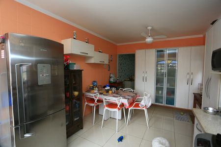 Casa à venda com 280m², 2 quartos e 2 vagascozinha