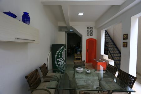 Casa à venda com 280m², 2 quartos e 2 vagassala de festa churrasqueira 