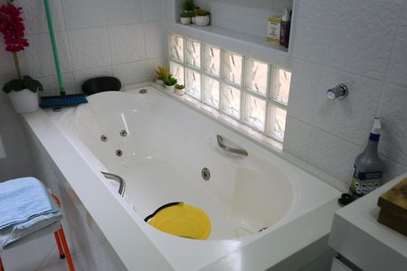 Casa à venda com 280m², 2 quartos e 2 vagasBanheiro da Suíte 2