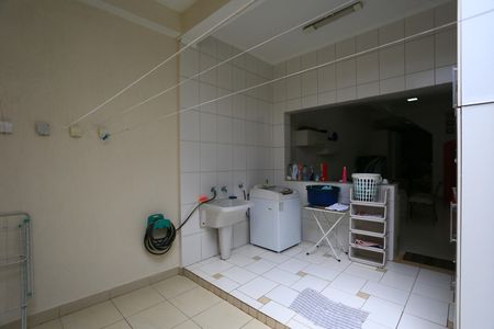 Casa à venda com 280m², 2 quartos e 2 vagasÁrea de Serviço