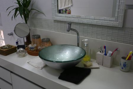 Casa à venda com 280m², 2 quartos e 2 vagasBanheiro da Suíte 2