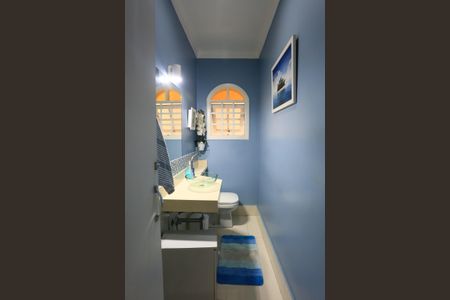 Casa à venda com 280m², 2 quartos e 2 vagasLavabo