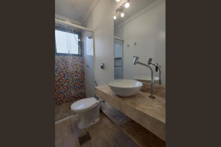 Banheiro de apartamento à venda com 1 quarto, 43m² em Ponte Preta, Campinas