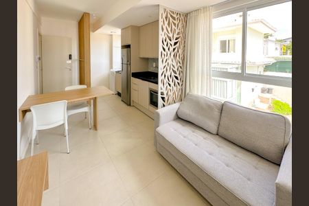 Sala de TV de apartamento para alugar com 1 quarto, 35m² em Coqueiros, Florianópolis