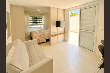 Sala de TV de apartamento para alugar com 1 quarto, 43m² em Coqueiros, Florianópolis