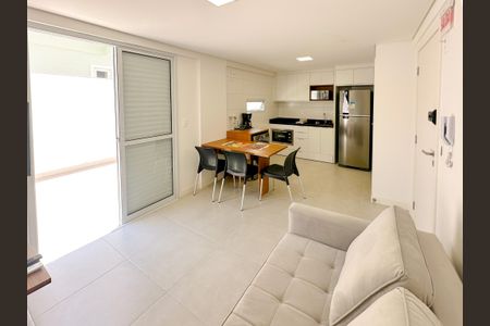 Sala de TV de apartamento para alugar com 1 quarto, 43m² em Coqueiros, Florianópolis