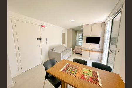 Sala/Cozinha de apartamento para alugar com 1 quarto, 43m² em Coqueiros, Florianópolis