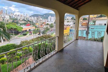 Casa à venda com 3 quartos, 225m² em Cinquentenario, Belo Horizonte