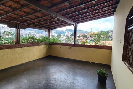 Casa à venda com 3 quartos, 225m² em Cinquentenario, Belo Horizonte