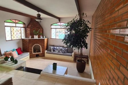 Casa à venda com 3 quartos, 225m² em Cinquentenario, Belo Horizonte