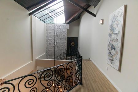 Casa de condomínio à venda com 472m², 5 quartos e 3 vagas Casa de condomínio à venda com 472m², 5 quartos e 3 vagasHall