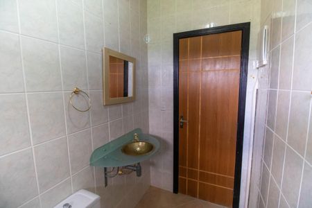 Casa de condomínio à venda com 472m², 5 quartos e 3 vagas Casa de condomínio à venda com 472m², 5 quartos e 3 vagasBanheiro Externo