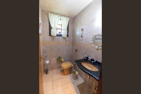 Casa de condomínio à venda com 472m², 5 quartos e 3 vagas Casa de condomínio à venda com 472m², 5 quartos e 3 vagasLavabo