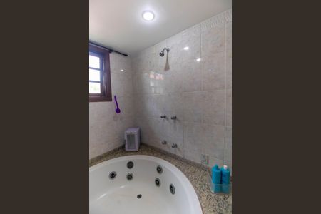 Casa de condomínio à venda com 472m², 5 quartos e 3 vagas Casa de condomínio à venda com 472m², 5 quartos e 3 vagasBanheiro Social