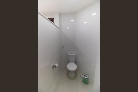 Casa de condomínio à venda com 472m², 5 quartos e 3 vagas Casa de condomínio à venda com 472m², 5 quartos e 3 vagasBanheiro