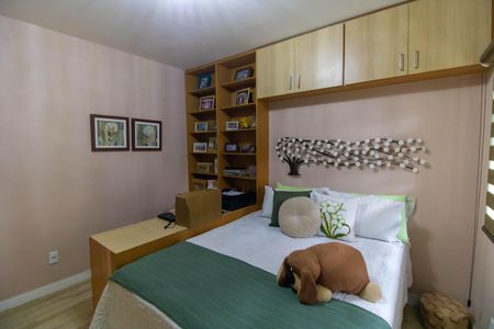 Casa de condomínio à venda com 472m², 5 quartos e 3 vagas Casa de condomínio à venda com 472m², 5 quartos e 3 vagasQuarto 2