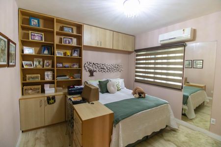 Casa de condomínio à venda com 472m², 5 quartos e 3 vagas Casa de condomínio à venda com 472m², 5 quartos e 3 vagasQuarto 2